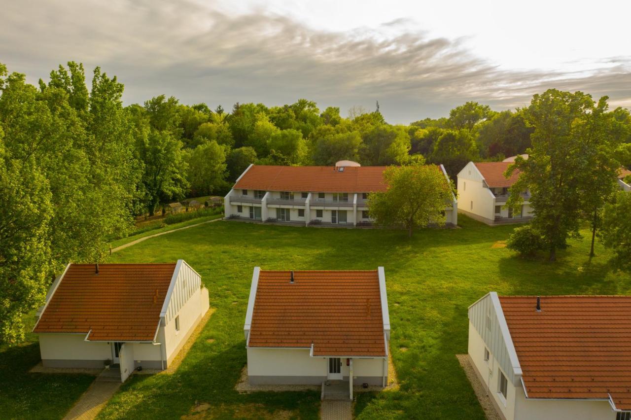 Termál Kemping Apartmanok és Bungalók Harkány Esterno foto