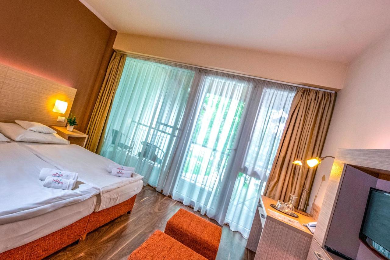 Termál Kemping Apartmanok és Bungalók Harkány Esterno foto