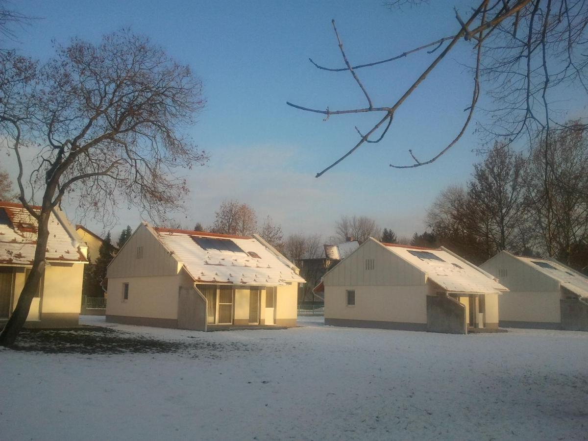 Termál Kemping Apartmanok és Bungalók Harkány Camera foto