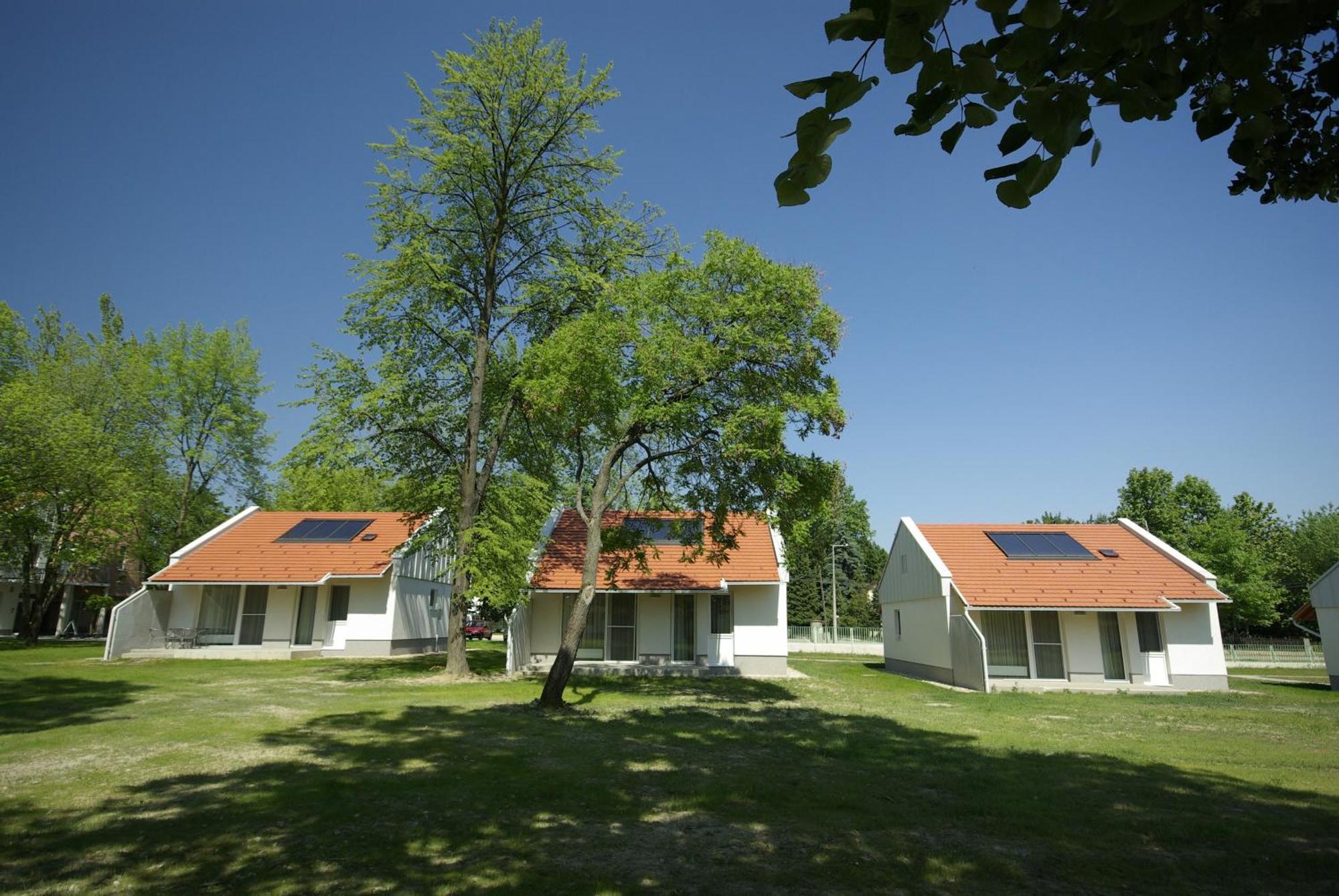 Termál Kemping Apartmanok és Bungalók Harkány Esterno foto